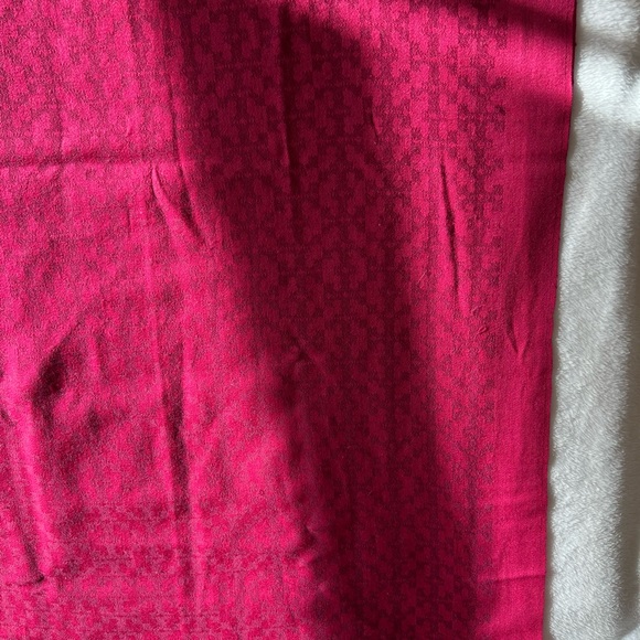 Tory Burch pink logo print wool blend 80" x 25" scarf wrap - Picture 5 of 13